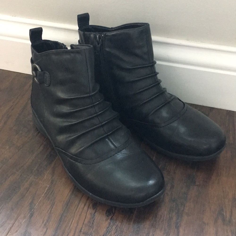 Earth Brand “Alta” Black Leather Ankle Boots